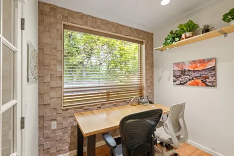 1821 Summer Place Talent OR 97540