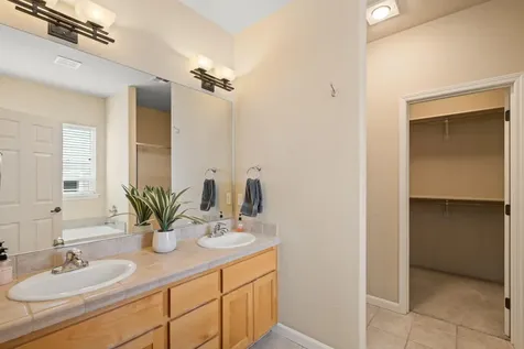 1821 Summer Place Talent OR 97540