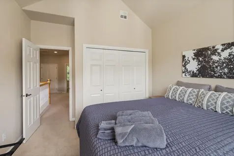 1821 Summer Place Talent OR 97540