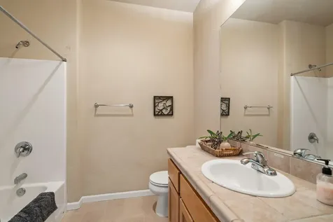 1821 Summer Place Talent OR 97540