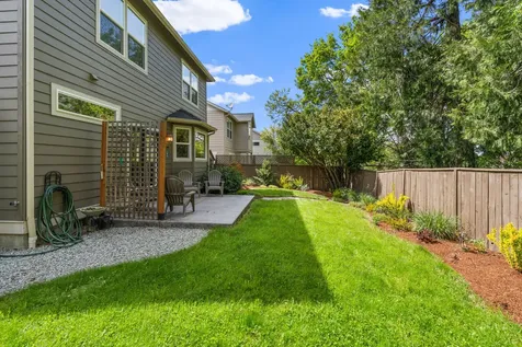 1821 Summer Place Talent OR 97540