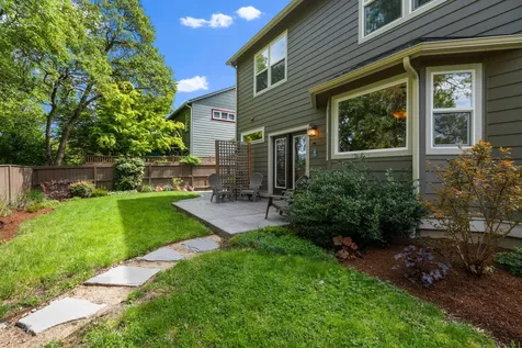 1821 Summer Place Talent OR 97540