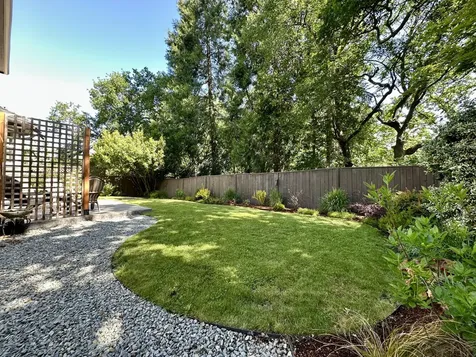 1821 Summer Place Talent OR 97540