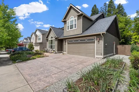 1821 Summer Place Talent OR 97540