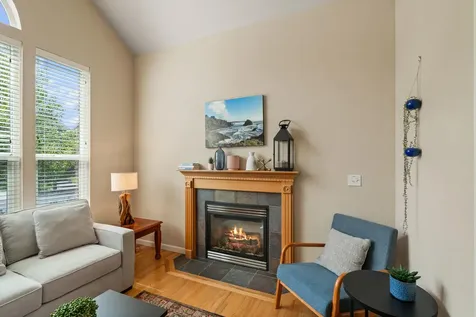 1821 Summer Place Talent OR 97540