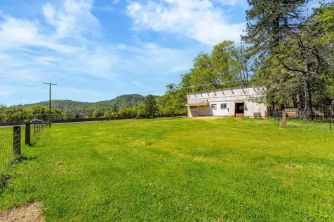 962 E Jones Creek Road Grants Pass OR 97526