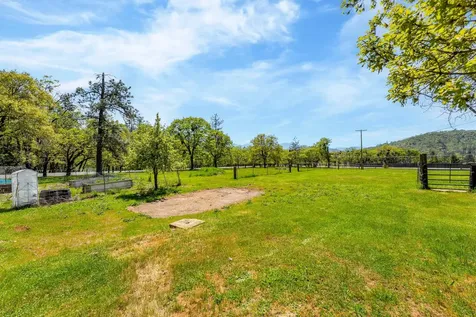 962 E Jones Creek Road Grants Pass OR 97526