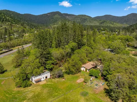 962 E Jones Creek Road Grants Pass OR 97526