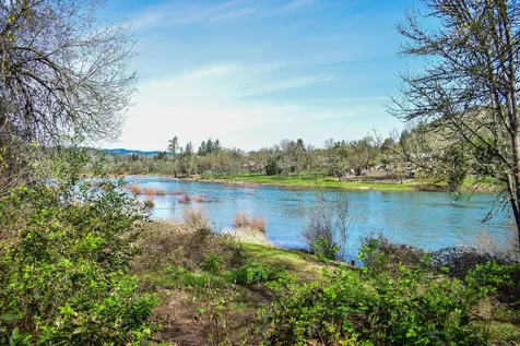 395 Rio Nes Lane Roseburg OR 97470