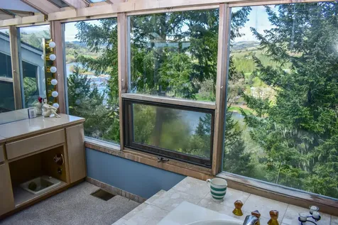 395 Rio Nes Lane Roseburg OR 97470
