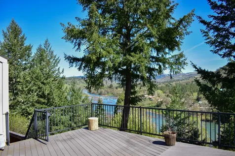 395 Rio Nes Lane Roseburg OR 97470
