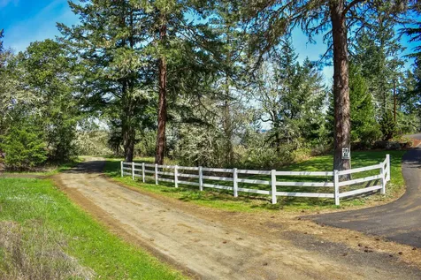 395 Rio Nes Lane Roseburg OR 97470