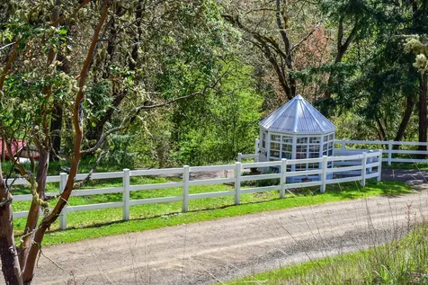 395 Rio Nes Lane Roseburg OR 97470