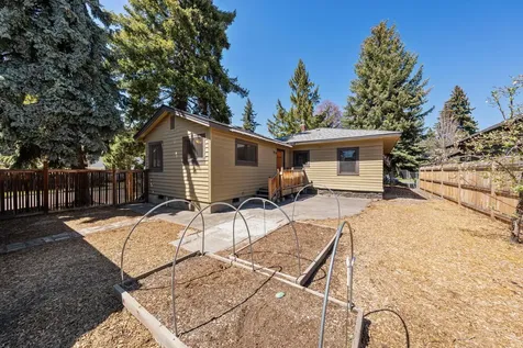 355 NW Delaware Avenue Bend OR 97703