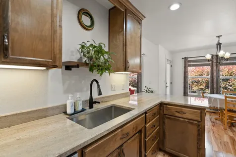 467 N Deanjou Avenue Eagle Point OR 97524