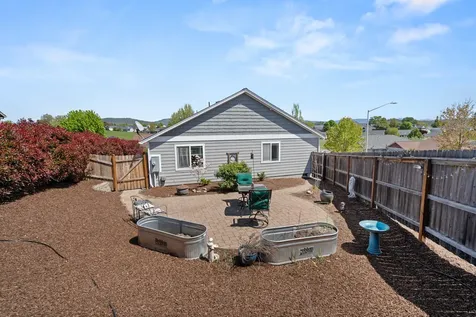 467 N Deanjou Avenue Eagle Point OR 97524