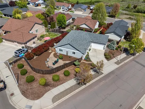 467 N Deanjou Avenue Eagle Point OR 97524