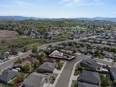 467 N Deanjou Avenue Eagle Point OR 97524