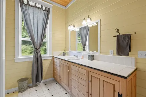 2875 Mel Lowe Lane Medford OR 97501