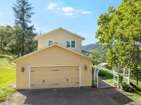 2875 Mel Lowe Lane Medford OR 97501