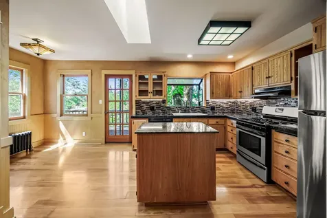 558 Holly Street Ashland OR 97520