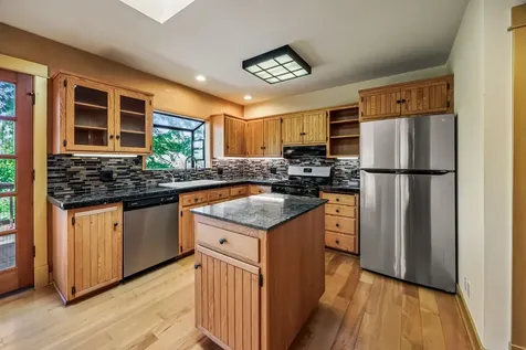 558 Holly Street Ashland OR 97520