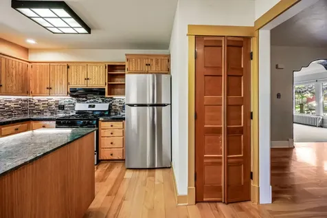 558 Holly Street Ashland OR 97520