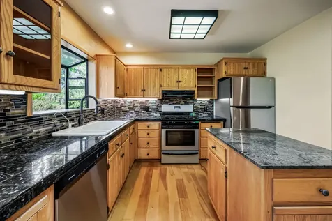 558 Holly Street Ashland OR 97520