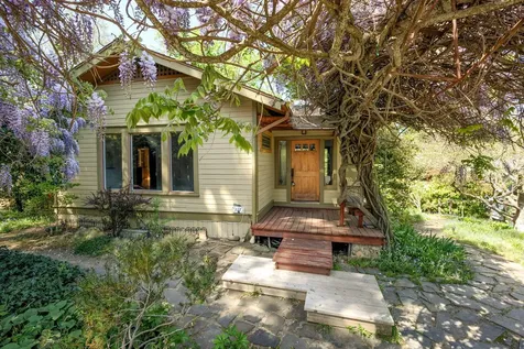 558 Holly Street Ashland OR 97520