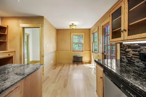 558 Holly Street Ashland OR 97520