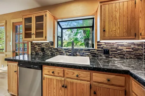 558 Holly Street Ashland OR 97520