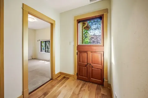 558 Holly Street Ashland OR 97520
