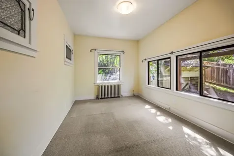 558 Holly Street Ashland OR 97520