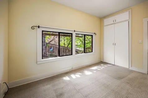 558 Holly Street Ashland OR 97520