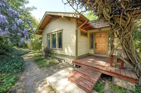 558 Holly Street Ashland OR 97520
