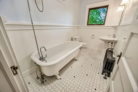 558 Holly Street Ashland OR 97520
