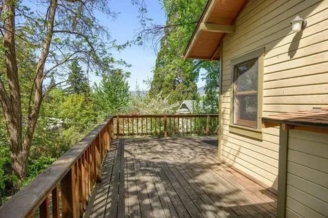 558 Holly Street Ashland OR 97520
