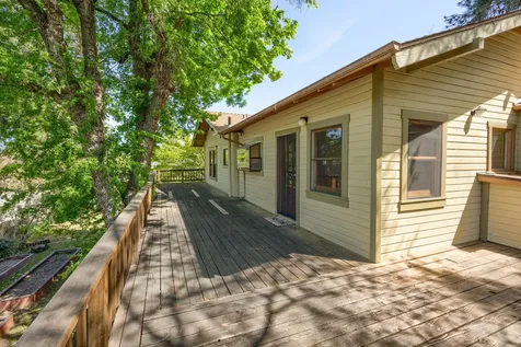 558 Holly Street Ashland OR 97520