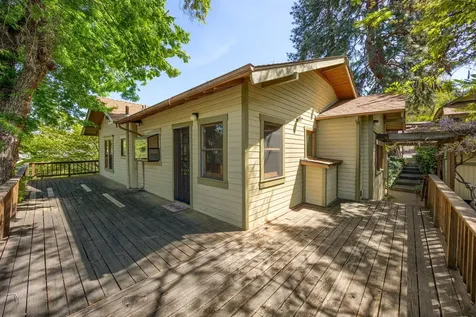558 Holly Street Ashland OR 97520