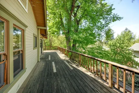 558 Holly Street Ashland OR 97520