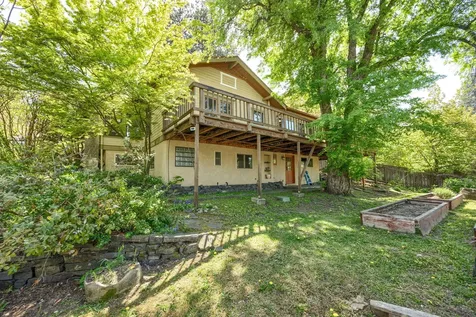 558 Holly Street Ashland OR 97520