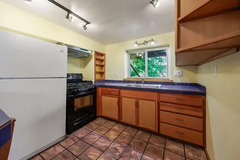 558 Holly Street Ashland OR 97520