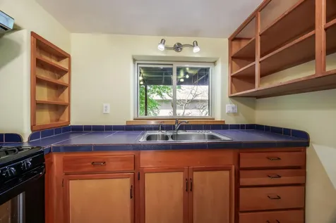 558 Holly Street Ashland OR 97520
