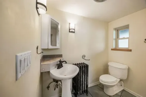 558 Holly Street Ashland OR 97520