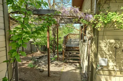 558 Holly Street Ashland OR 97520