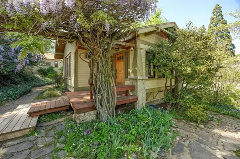 558 Holly Street Ashland OR 97520