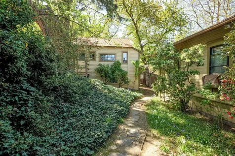 558 Holly Street Ashland OR 97520
