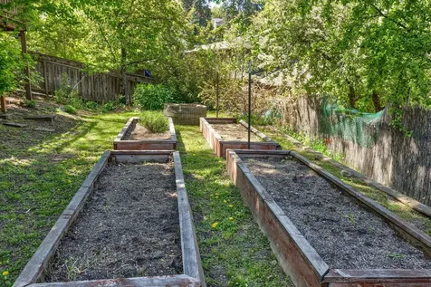 558 Holly Street Ashland OR 97520
