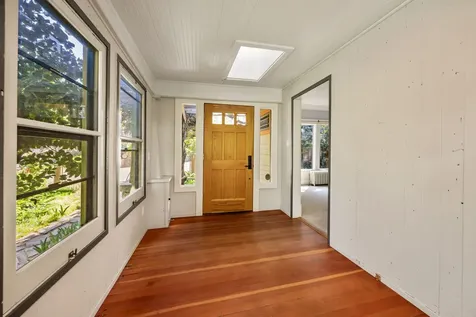 558 Holly Street Ashland OR 97520