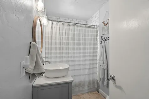 332 N 2nd Street Central Point OR 97502